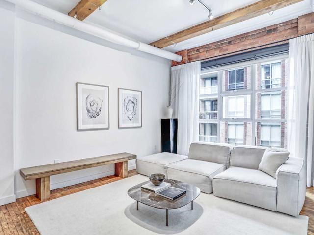 403 - 90 Sherbourne St