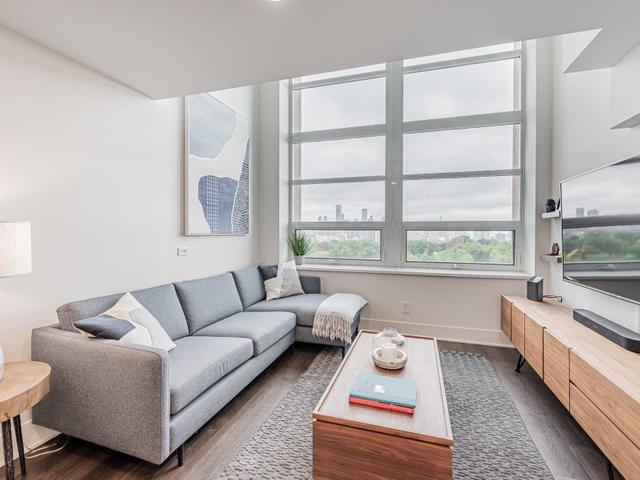 814 - 111 St Clair Ave W