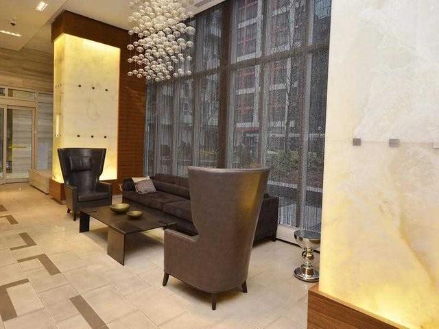 802 - 300 Front St W