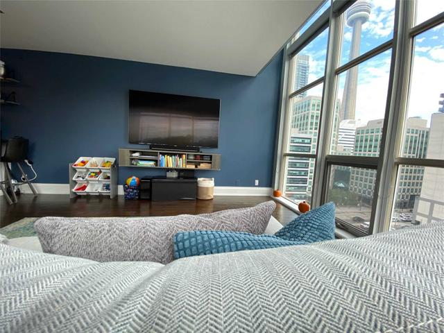 924 - 36 Blue Jays Way