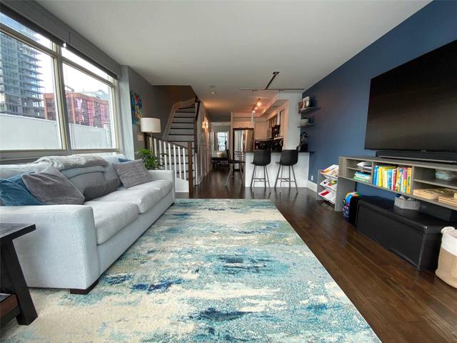 924 - 36 Blue Jays Way