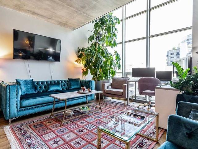 LPH1316 - 36 Blue Jays Way