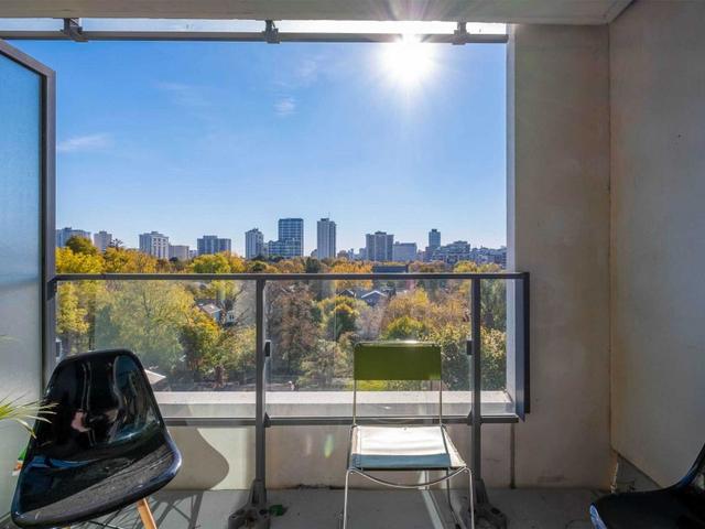 835 - 8 Hillsdale Ave E