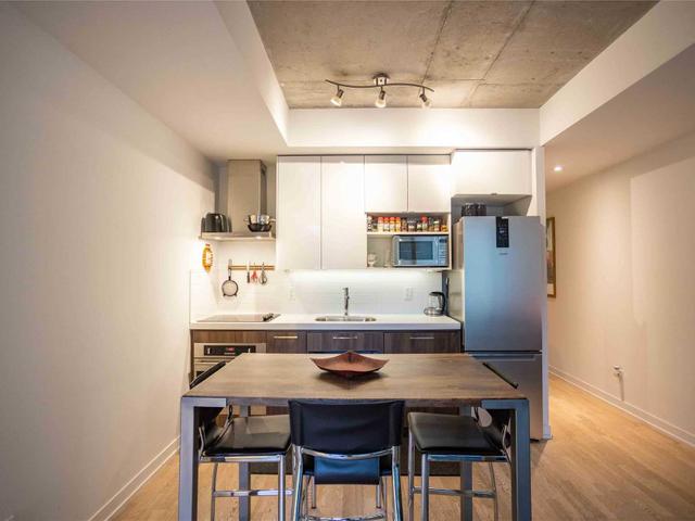 238 - 461 Adelaide St W