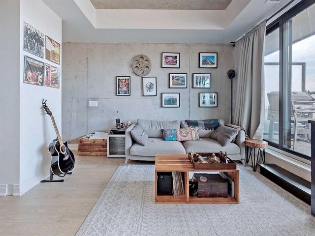 1111 - 608 Richmond St W