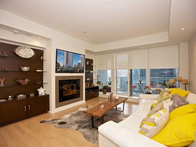 2707 - 180 University Ave