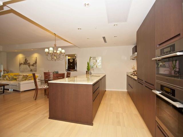 2707 - 180 University Ave