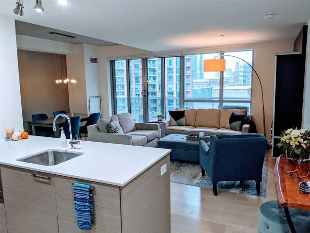 1006 - 55 Front St E