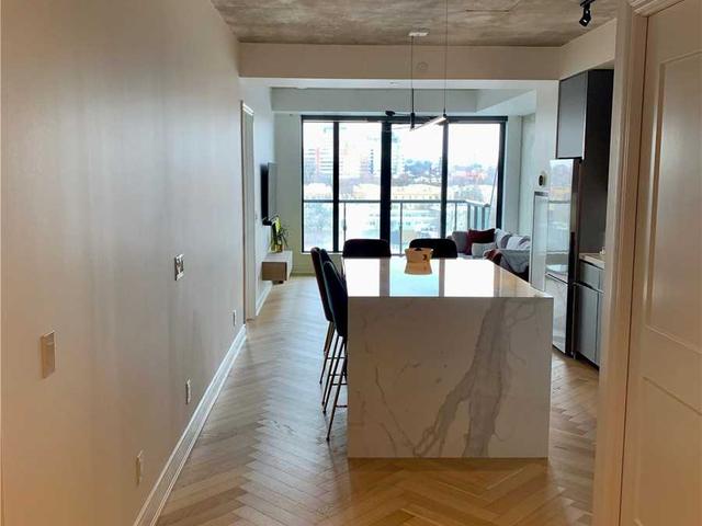 817 - 608 Richmond St