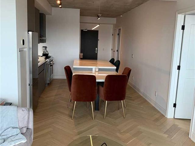 817 - 608 Richmond St