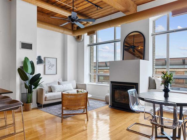 315 - 993 Queen St W