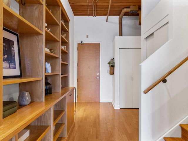 315 - 993 Queen St W