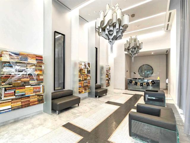 924 - 8 Hillsdale Ave E