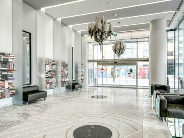 924 - 8 Hillsdale Ave E