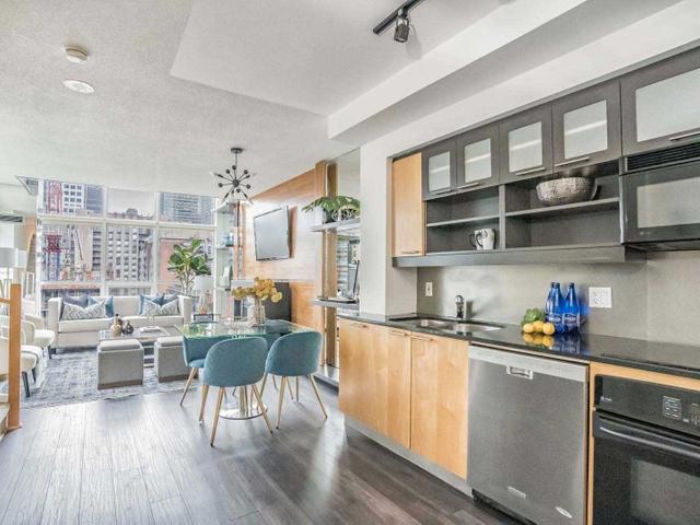 1305 - 36 Blue Jays Way