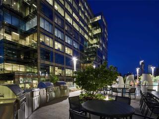 318 - 1 Bloor St E