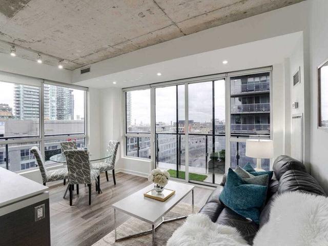 1113 - 1030 King St W