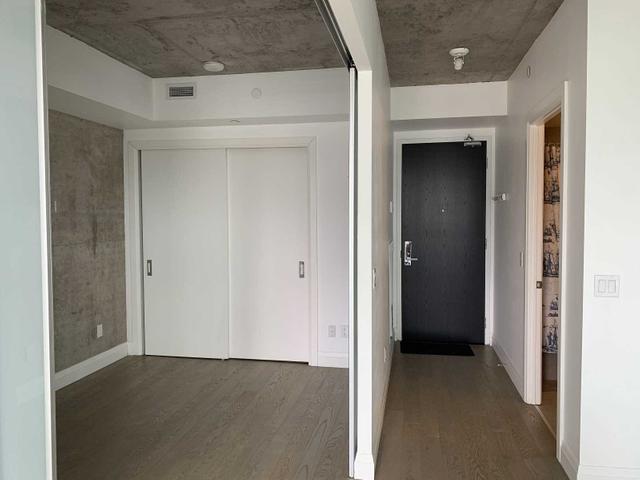 2002 - 224 King St W