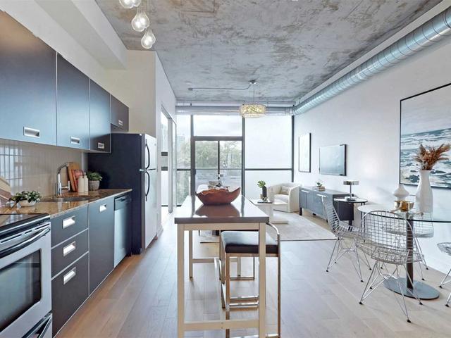 401 - 60 Bathurst St