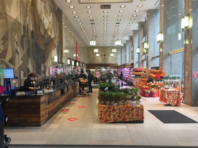 1226 - 111 St Clair Ave W