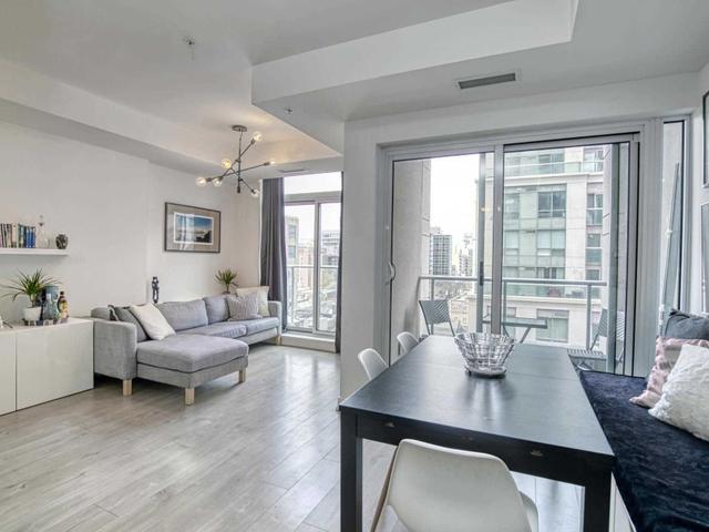 802 - 199 Richmond St W