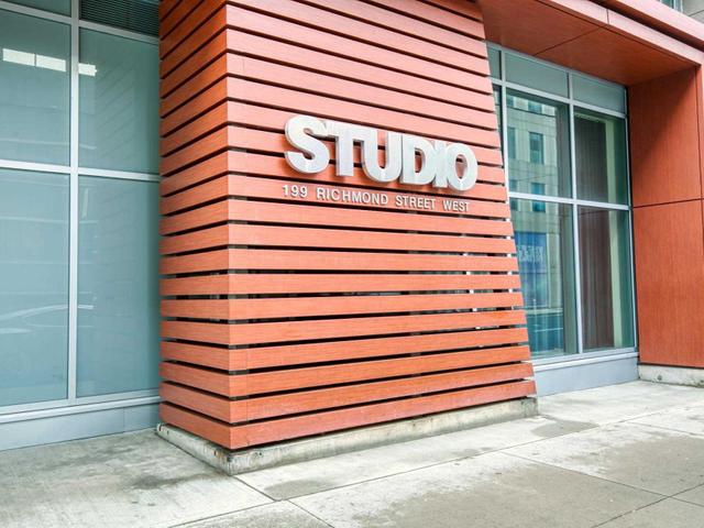 802 - 199 Richmond St W