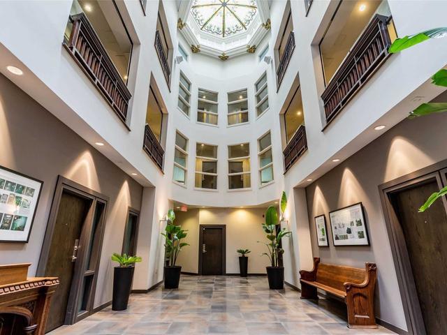 302 - 701 Dovercourt Rd