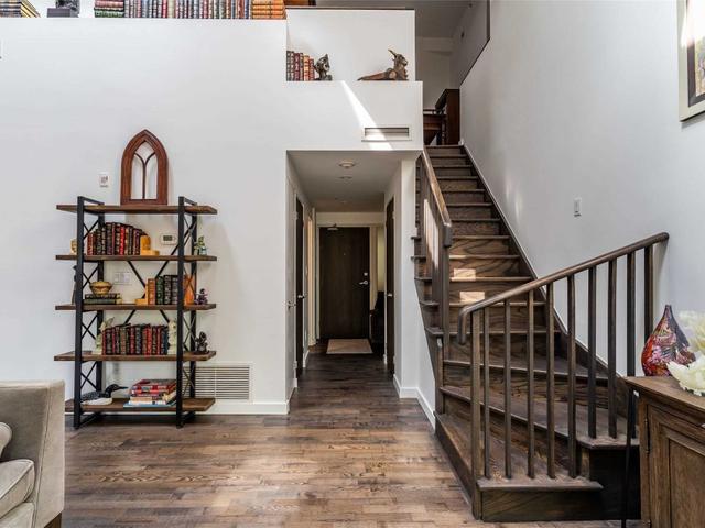 302 - 701 Dovercourt Rd