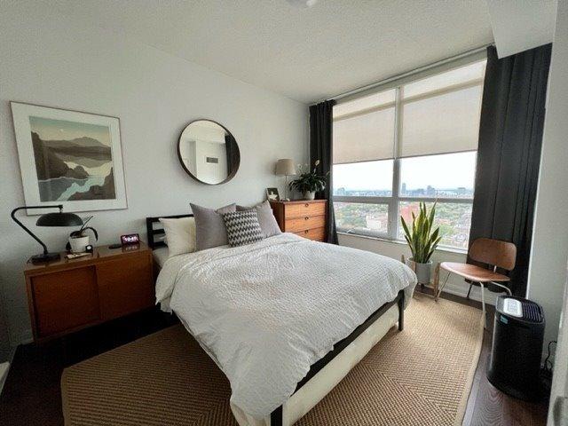 2105 - 500 Sherbourne St