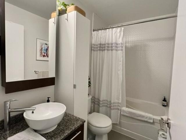 2105 - 500 Sherbourne St