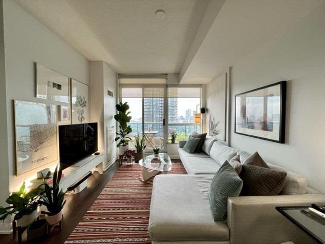 2105 - 500 Sherbourne St