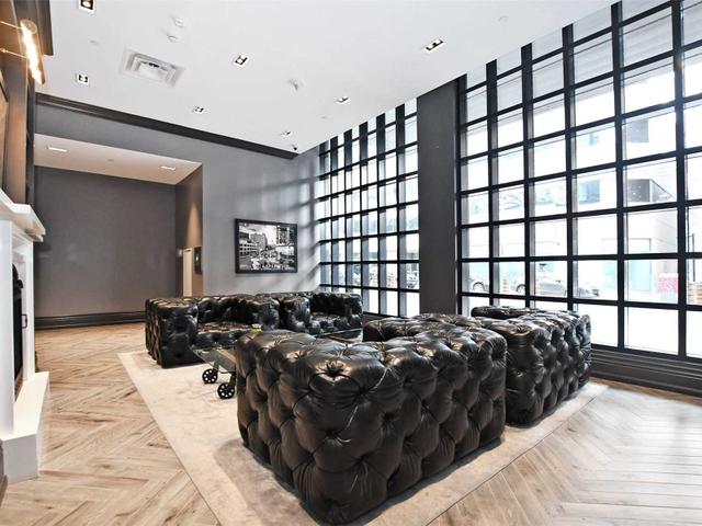 1010 - 608 Richmond St W