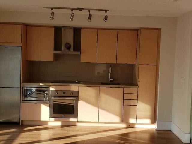 1014 - 300 Front  St W