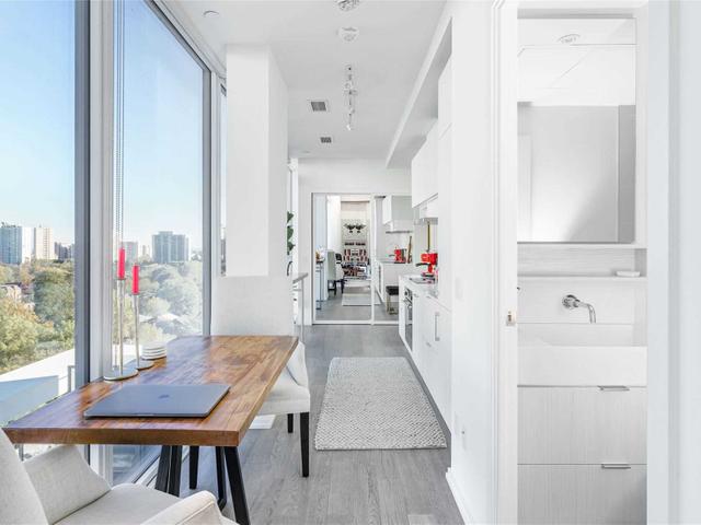 1530 - 8 Hillsdale Ave E