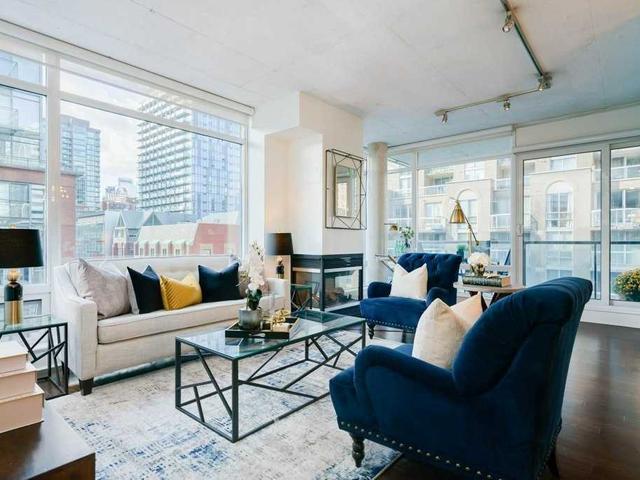 502 - 333 Adelaide St E