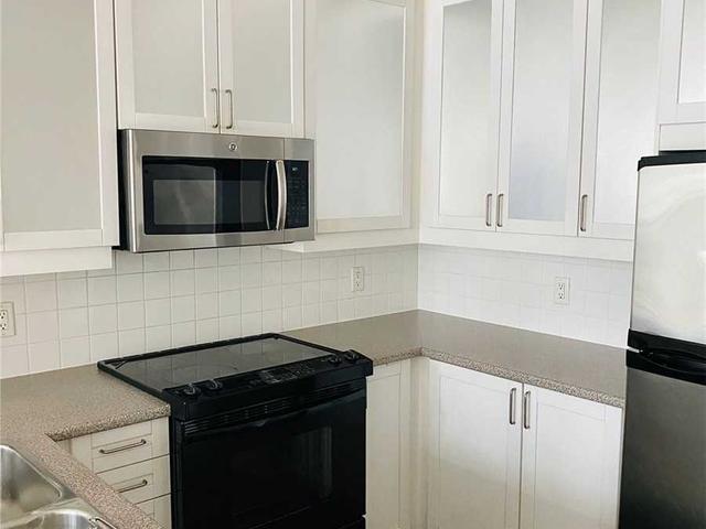 416 - 901 Queen St W