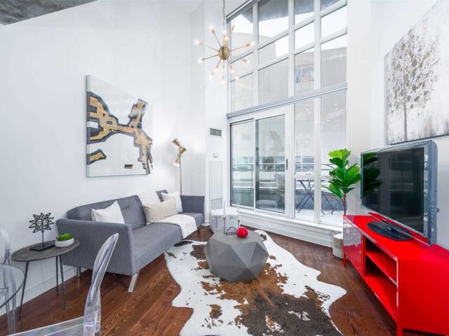 203 - 255 Richmond St E