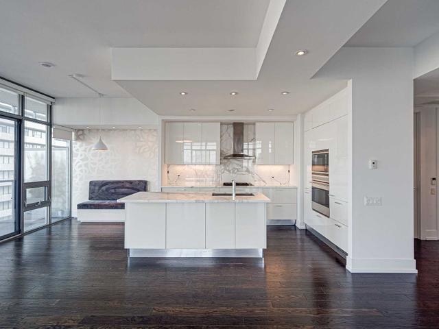 4504 - 33 Charles St E