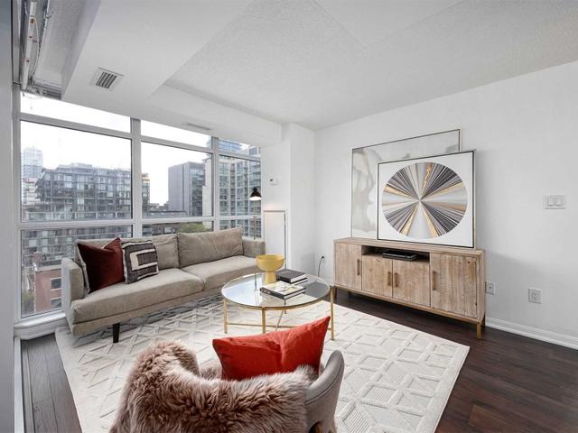 1104 - 400 Adelaide St E