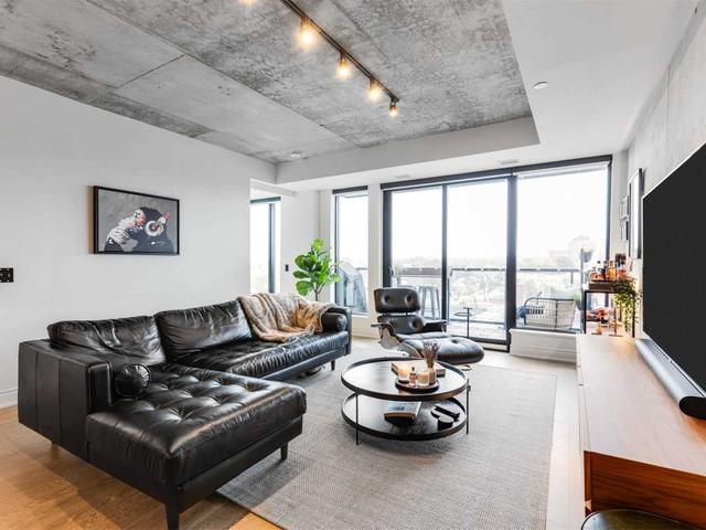 916 - 608 Richmond St W