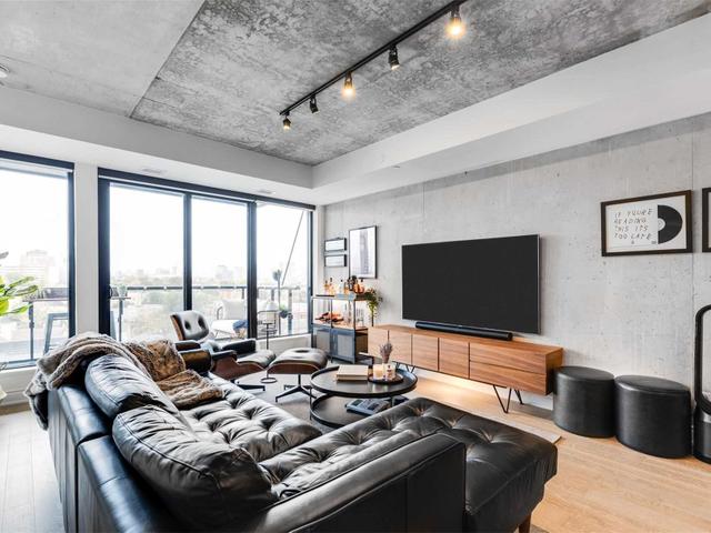 916 - 608 Richmond St W