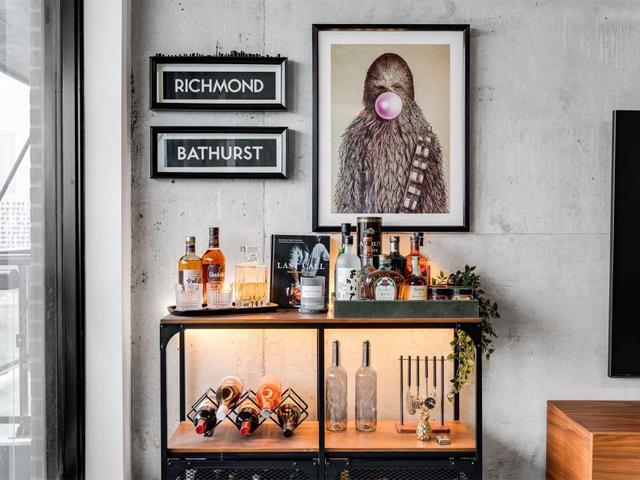 916 - 608 Richmond St W