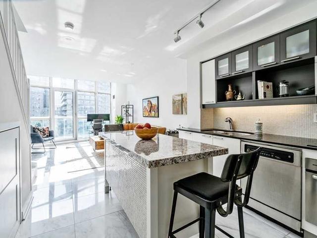 923 - 36 Blue Jays Way