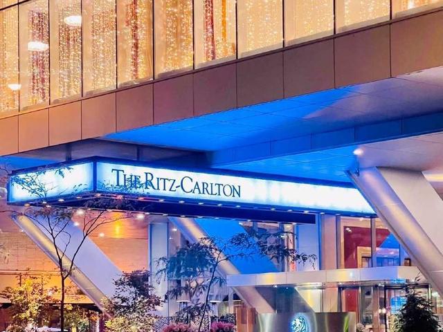 3402 - 183 Wellington St W