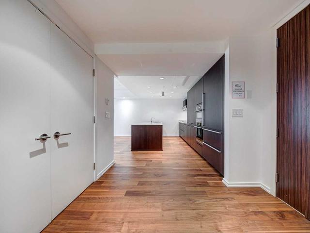 4607 - 180 University Ave