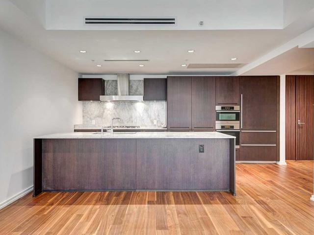 4607 - 180 University Ave