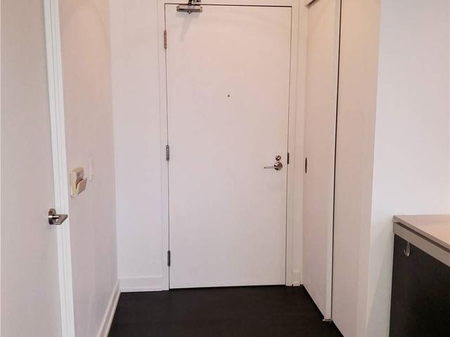 1212 - 1030 King St W