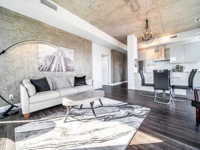 3803 - 224 King St W