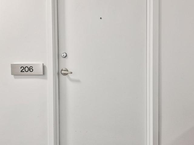 206 - 9 Spadina Ave