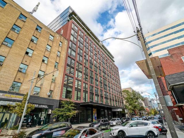 401 - 608 Richmond St W